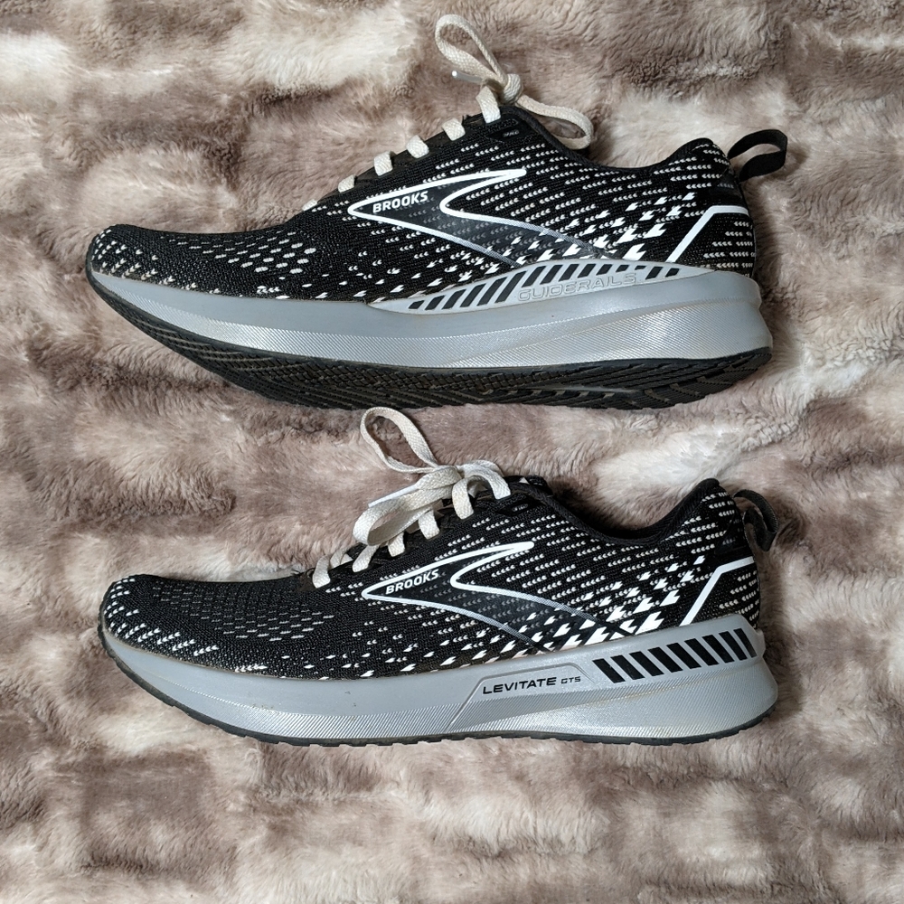 Brooks Levitate GTS